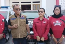 PDIP Ende Salurkan Bantuan Gempa ke Lima Desa