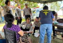 Polres Manggarai Beri Layanan Kesehatan dan Bantuan Bagi Korban Gempa di Desa Poco