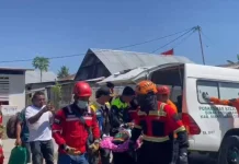 Kabasarnas Evakuasi Tiga Korban Gempa M 7,7 di Manggarai Timur