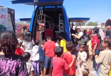 Trauma Healing Bantu Anak Pengungsi Gempa Sikka