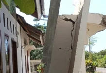 Ketika Rumah Runtuh, Warga Teka Iku Menjaga Harapan Tetap Berdiri