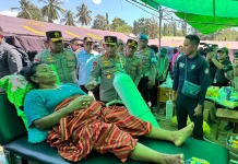 Polri Perkuat Penanganan, Kapolri Tinjau Warga Terdampak Gempa NTT