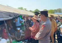 Kapolri Serahkan Bantuan untuk Pengungsi Gempa di Ronting Manggarai Timur