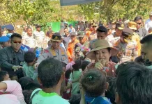 Kapolri Bawa Harapan untuk Anak-Anak Pengungsi Gempa Lamba Leda Utara