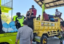 Polres Sikka Kawal Bantuan Presiden dan Air Bersih