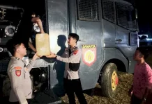 Polres Sikka Kerahkan Water Cannon Bantu Pengungsi