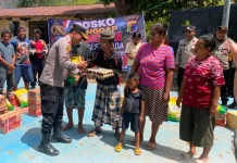 Polres Ngada Salurkan Bansos Kapolda NTT bagi Korban Gempa