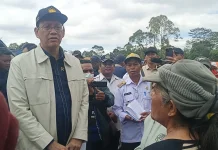 Menkeu Purbaya Tinjau Penanganan Warga Terdampak Gempa di Manggarai