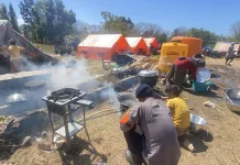Dapur Umum Belum Tersedia, Pengungsi Reok Masih Andalkan Dapur Darurat