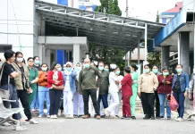 Di Tengah Gempa, Nakes RSUD Ruteng Tetap Bertahan Merawat Pasien