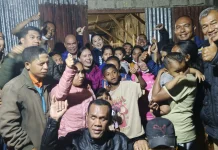 Viktor dan Julie Laiskodat Bantu Kaum Disabilitas Terdampak Gempa di Manggarai