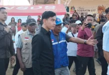 Wapres Gibran Tinjau Pengungsian Gempa Sikka Langsung