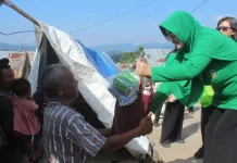 Persit Hadir di Tengah Warga Terdampak Gempa, Bagikan Sembako di Manggarai