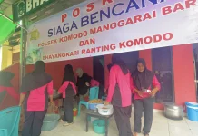 Bhayangkari Polsek Komodo Siapkan 300 Kotak Nasi untuk Warga Terdampak Gempa