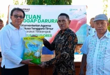 Kakanwil Kemenag NTT Salurkan Bantuan dan Tinjau Madrasah Terdampak Gempa