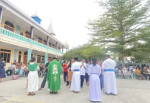 Antisipasi Gempa, Gereja Paroki di Labuan Bajo Gelar Misa di Luar Gedung