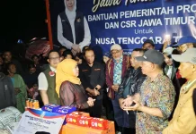 Gubernur Jatim Serahkan Bantuan Rp720 Juta Bagi Korban Gemba di Manggarai