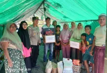 Polsek Ende dan Bhayangkari Salurkan Bantuan untuk Warga Rukuramba