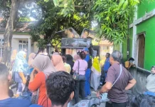 Polairud Polres Manggarai Salurkan Air Bersih untuk Warga Terdampak Gempa
