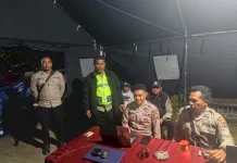 Polres Manggarai Kawal Distribusi Logistik Bencana ke 11 Kecamatan