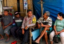 Sambangi Warga Boru, Polisi Sampaikan Pesan Kamtibmas