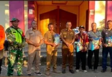 Bupati Ende Salurkan Bantuan untuk Warga Empat Desa Pelosok