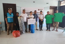 PLN UIP Nusra Salurkan 10.000 Bibit Rumput Laut Dukung Ekonomi Pesisir Lifuleo