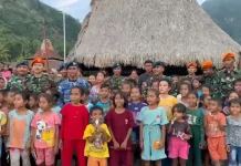Satgas TNI AU Sisir Pelosok Ende, Salurkan Bantuan Kepada Warga Terdampak Gempa