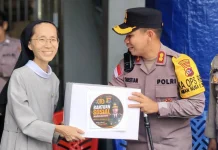 Polres Manggarai Barat Bantu Korban Gempa di Kkottongnae