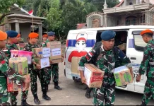 TNI AU Bantu Masyarakat Terdampak Gempa Flores, Salurkan 11 Ton Bantuan