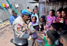 Propam Polres Sikka Salurkan Bantuan bagi Warga Rentan