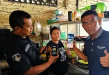Polres Flores Timur Kenalkan Super APP Polri lewat Sambang Warga