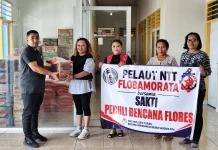Peduli Bencana Flores, Pelaut NTT Salurkan Bantuan Lewat RRI Ende