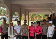 Pasca Gempa, Kapolda NTT Salurkan Rp100 Juta untuk Renovasi Masjid