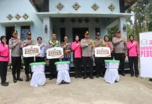 Tiga Personel Polres Ende Terima Bantuan Renovasi Rumah Pasca Gempa