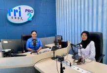 Vest Tenun Lokal Hadirkan Gaya Modern Anak Muda