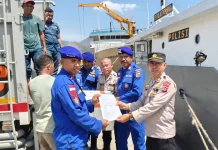 Kapal Polairud KP Pomana XXII-3017 Bawa Bantuan Gempa ke Tiga Kabupaten di Flores.