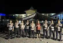 Belajar Ditengah Ancaman Gempa, Polres Ende Dirikan Tenda Darurat di SMPN 1 Ende