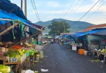 Dari Selasar Pasar, Ina-Ina Kedang Berjuang untuk Masa Depan Anak