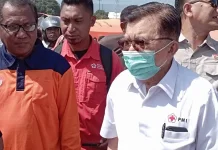 Jusuf Kalla Tinjau Pengungsi Gempa di Sikka