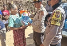Polsek Detusoko Salurkan Bantuan Kemanusiaan bagi Korban Gempa di Lepkes