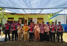 Personel Samapta Polres Ende Dirikan Kelas Darurat Pasca Gempa di TK Sare Orha