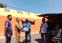 DPC PKB Ende Bagikan Ransum Energi Bagi Tenaga Kesehatan Dikota Ende