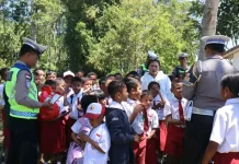 Polres Ngada Pulihkan Semangat Anak Pascagempa di SDK Ubedolumolo