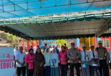 Kapolres Ende Serahkan Bantuan Pendidikan dan Sembako bagi 91 Santri