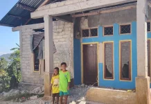 Ketika Gempa Runtuhkan Rumah Terakhir Dua Anak Yatim Piatu di Manggarai