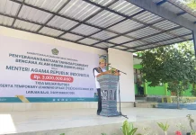 Menteri Agama Serahkan Bantuan Rp3 Miliar untuk Korban Gempa Flores