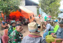 Ringankan Beban Warga Blang Turi, Babinsa Koramil 1612-01/Ruteng Salurkan Bantuan