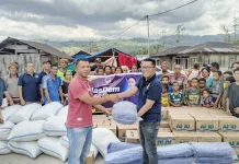 Respon Cepat Keluhan Warga, Julie Laiskodat Kembali Salurkan Bantuan di Liang Bua