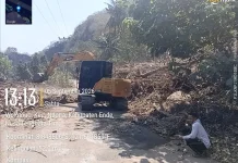 Atasi Longsor, PUPR Ende Kerahkan Alat Berat Evakuasi Material Longsor di Wolotopo